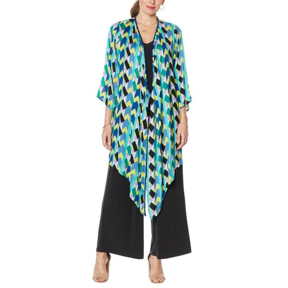 Curations Sharkbite Hem Printed Topper in Green Geo